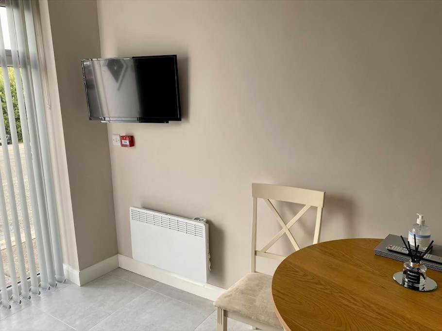 Erne Getaway No.8 Brand New 1 Bed Apartment Enniskillen Exterior photo