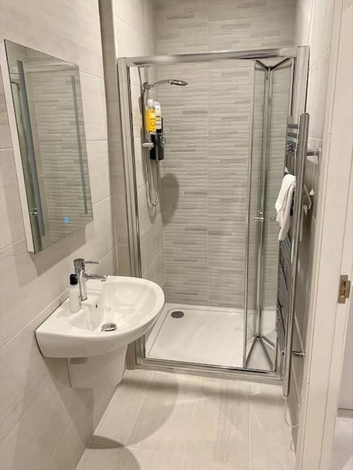 Erne Getaway No.8 Brand New 1 Bed Apartment Enniskillen Exterior photo