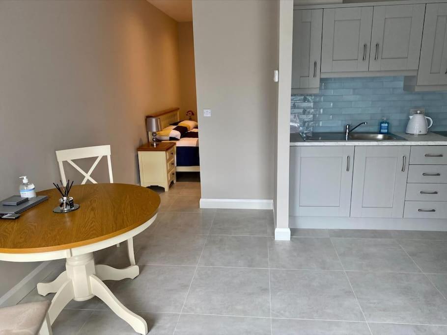 Erne Getaway No.8 Brand New 1 Bed Apartment Enniskillen Exterior photo